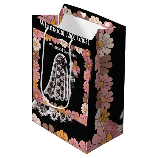 Whimsical Lace Ghost Illustratie met Bloemen Medium Cadeauzakje (Voorkant Gekanteld)