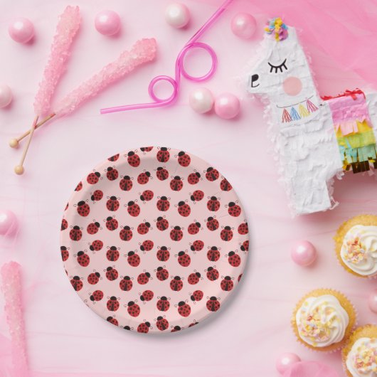 Whimsical Ladybug Patroon op Roze Papieren Bordje (Feest)