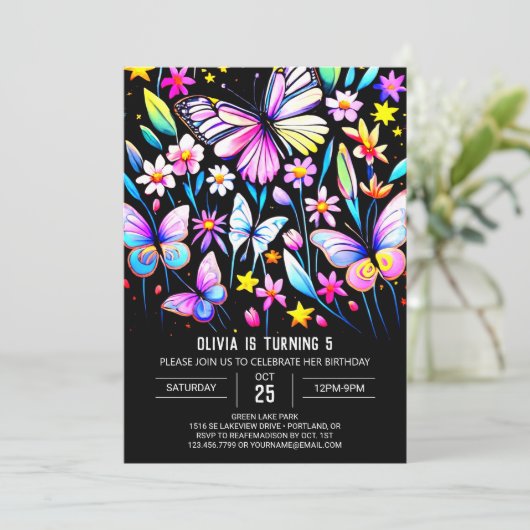 Whimsical Lavendel Delicate Vlinder Verjaardag Kaart (Staand voorkant)