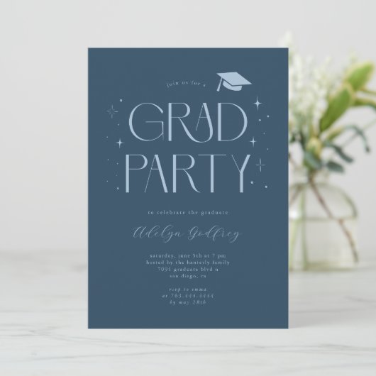 Whimsical Lettertype Navy Blauwe Afstudeerfeest Kaart (Staand voorkant)