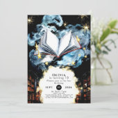 Whimsical Library Magisch Verhalenboek Verjaardag Kaart (Staand voorkant)