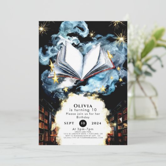 Whimsical Library Magisch Verhalenboek Verjaardag Kaart (Staand voorkant)