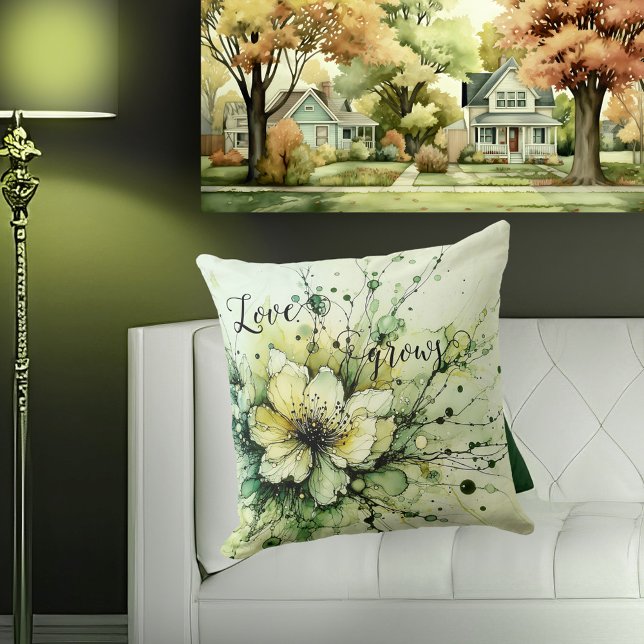 Whimsical liefde groeit groene bloemen kussen (An artistic pillow featuring a whimsical floral design in green - great for a gardener)