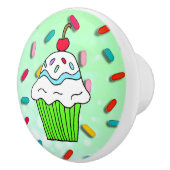 Whimsical Lime Green Cupcake met Cherry bovenaan Keramische Knop (Rechts)