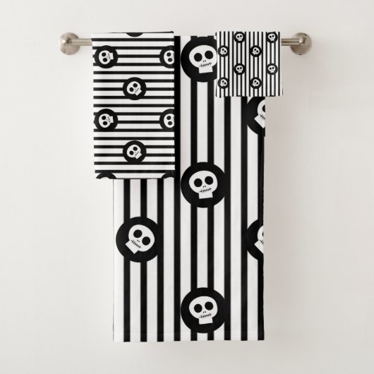 Whimsical Little Skulls Black & White Skull Bad Handdoek (Insitu)