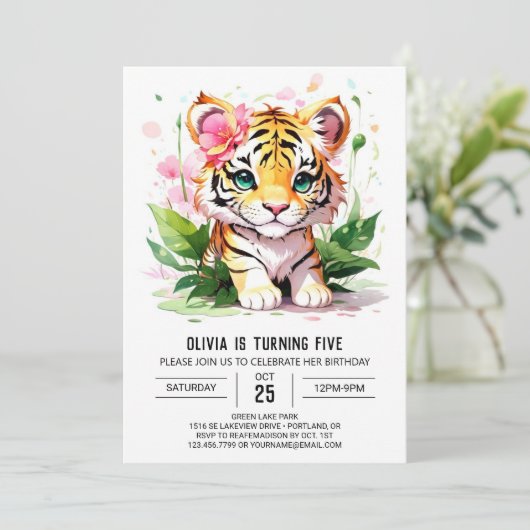 Whimsical meisje aangepaste tijger verjaardag kaart (Staand voorkant)