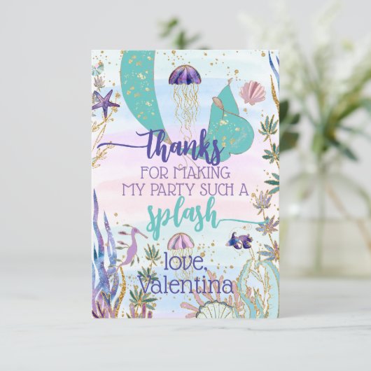 Whimsical Mermaid Tail Onder het Zee Party Script Bedankkaart (Staand voorkant)