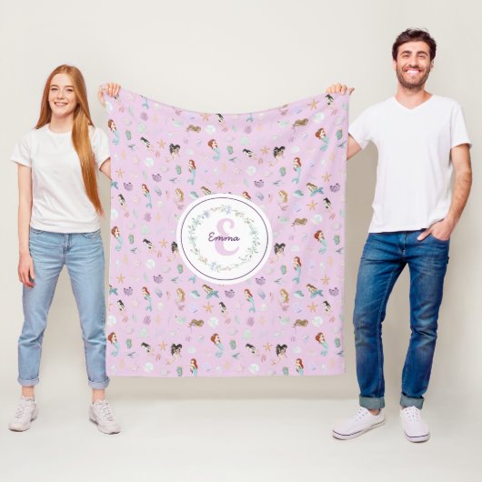 Whimsical Mermaids Monogram Fleece Deken (In situ)