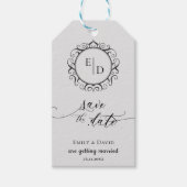 Whimsical Monogram Script Weddenschap Save the Dat Cadeaulabel (Voorkant)