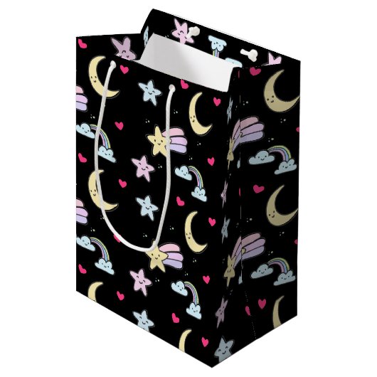 Whimsical Moon, Stars and Clouds Pattern on Black Medium Cadeauzakje (Voorkant Gekanteld)