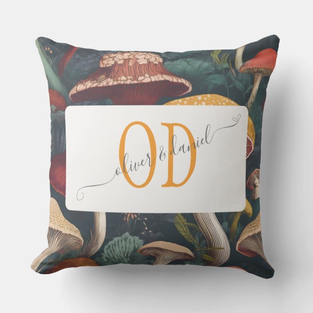 Whimsical Mushroom Pattern met Namen & Monogram Buitenkussen (Voorkant)