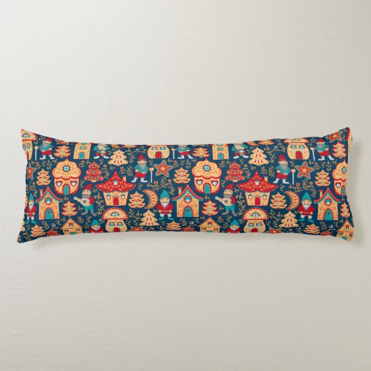 Whimsical Nordic Houses en Gnomen | Scandinavische Lichaamskussen (Voorkant)