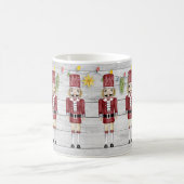 Whimsical Nutcrackers-Lichten Garland op Barnboard Koffiemok (Center)