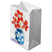 Whimsical Oranje Flowers in Blue Vase Medium Cadeauzakje (Voorkant Gekanteld)