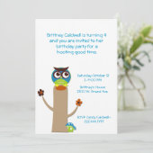 Whimsical Owl on a Tree Birthday Party Invitation Kaart (Staand voorkant)