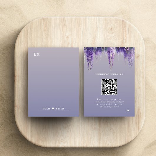 Whimsical Paarse Bloemen QR code Monogram Huwelijk Informatiekaartje