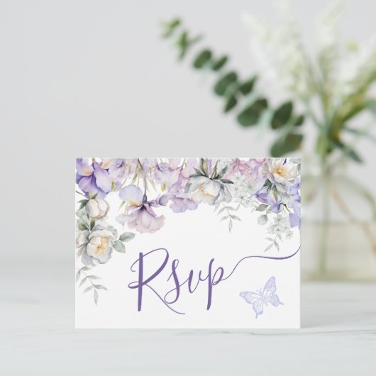 Whimsical Paarse Bloemen Romantische Bruiloft RSVP Briefkaart (Staand voorkant)