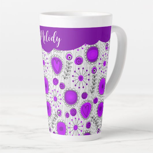 Whimsical paarse witte harten bloemen bloemige naa latte mok (Rechterhoek)