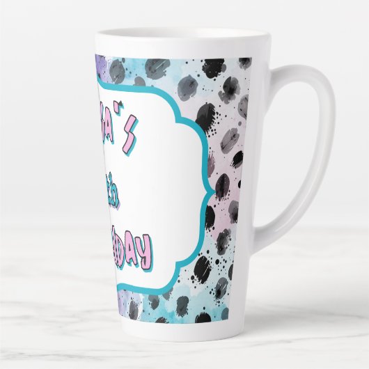 Whimsical Pastel Dalmatische Vlekken Verjaardag Latte Mok (Rechts)