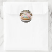 Whimsical Pastel Glas Glazuur Donut Glanzend Ronde Sticker (Tas)