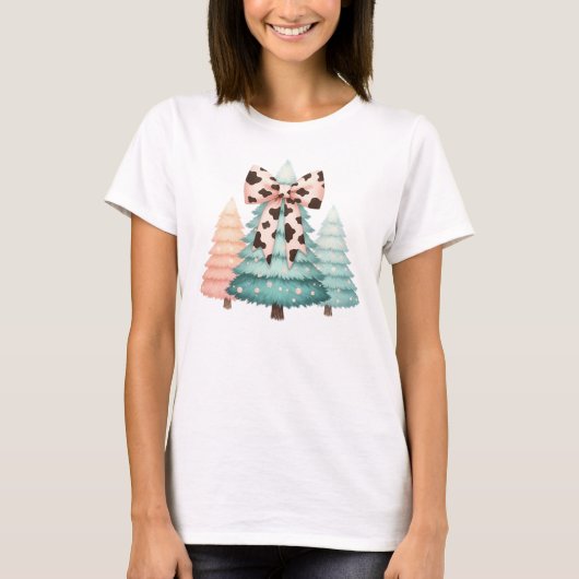 Whimsical Pastel kerstbomen met Koe Print T-shirt (Voorkant)