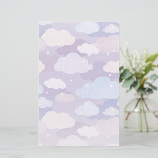 Whimsical pastelwolken en sterrenpatroon briefpapier (Staand voorkant)