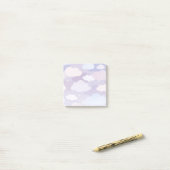 Whimsical pastelwolken en sterrenpatroon post-it® notes (Op bureau)
