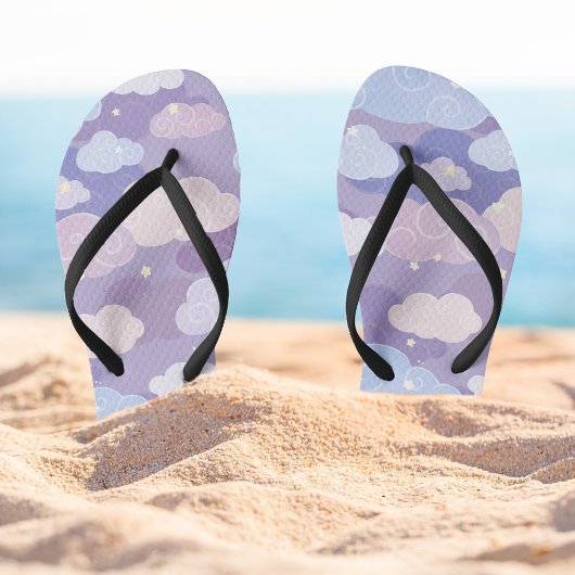 Whimsical pastelwolken en sterrenpatroon teenslippers