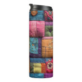 Whimsical Patchwork Quilt Patroon: kleurrijk ontwe Thermosbeker (Geroteerd rechts)