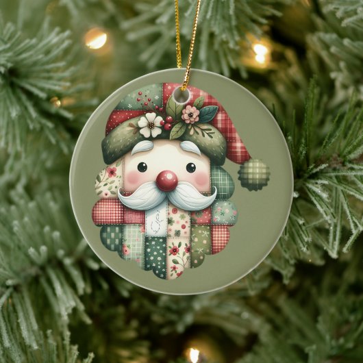 Whimsical Patchwork Santa Folk Christmas Keramisch Ornament (Boom)