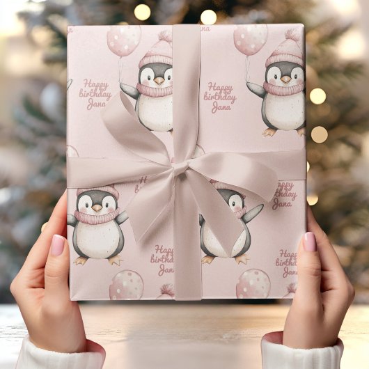 Whimsical Penguin Verjaardag |  roze Cadeaupapier