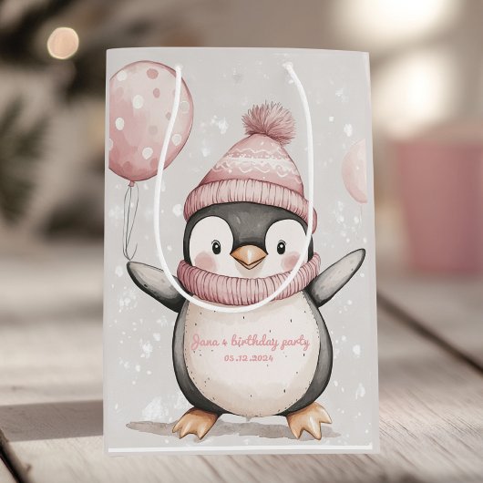 Whimsical Penguin Verjaardag |  roze Medium Cadeauzakje