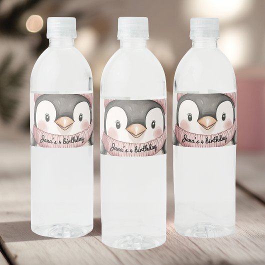 Whimsical Penguin Verjaardag Water | roze Waterfles Etiket