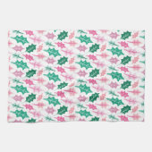Whimsical Pink and Green Christmas Holly Leaves Theedoek (Horizontaal)