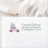 Whimsical Pink Car met kerstboom en cadeautjes Etiket (Insitu)