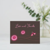 Whimsical Pink Dot Flowers & Happy Birds Hartelijk Briefkaart (Staand voorkant)