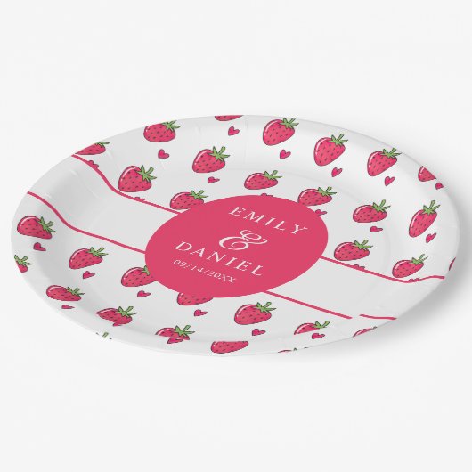 Whimsical Pink Strawberry Wedding Papieren Bordje (Gekanteld)