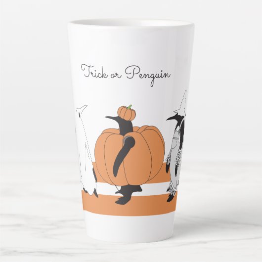Whimsical Pumpkin Penguin Grappig Halloween Latte Mok (Voorkant)