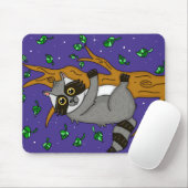 Whimsical Raccoon Hanging from Tree Muismat (Met muis)
