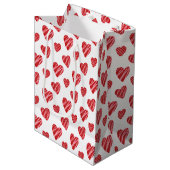 Whimsical Red Hearts Valentijnsdag Medium Cadeauzakje (Voorkant Gekanteld)