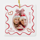Whimsical Red Wavy Lijst Bow Foto Kerst Keramisch Ornament (Voorkant)