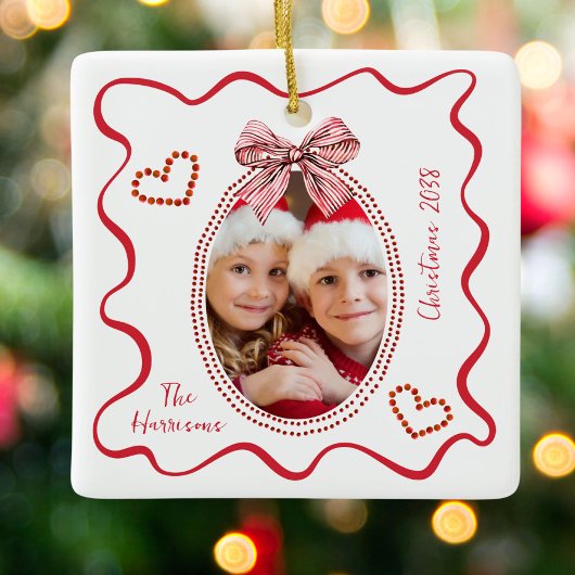 Whimsical Red Wavy Lijst Bow Foto Kerst Keramisch Ornament