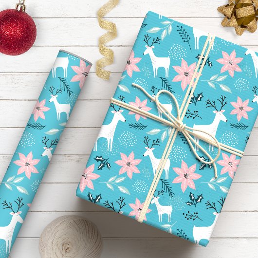 Whimsical Rendier & Poinsettia Bloemen Kerstmis Cadeaupapier