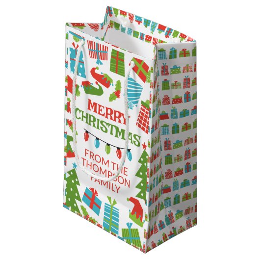 Whimsical Retro Tree & Gifts Vrolijk Kerstfeest Klein Cadeauzakje (Voorkant Gekanteld)