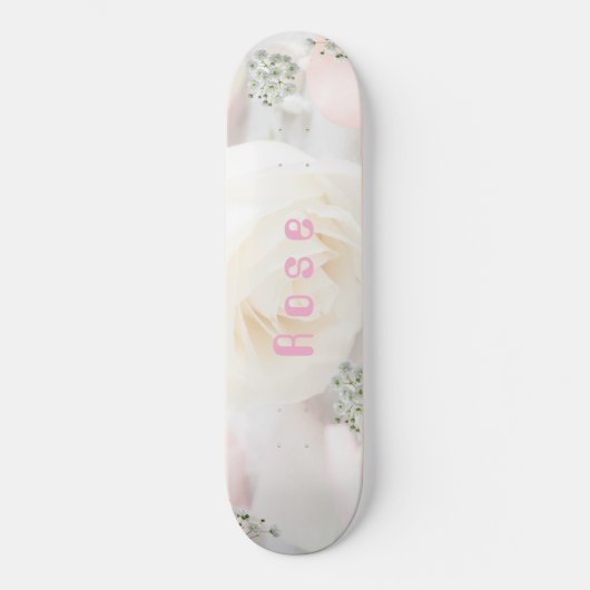 Whimsical Rose and White Floral Persoonlijk Skateboard (Voorkant)