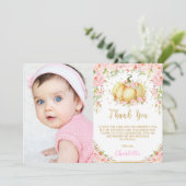 Whimsical roze bloemige kleine pompoen verjaardag bedankkaart (Staand voorkant)