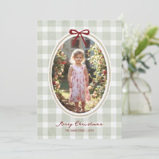 Whimsical Sage Green Gingham Feestdagenkaart (Staand voorkant)