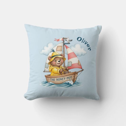 Whimsical Sailor Bear on Sailboat Kussen (Voorkant)