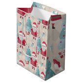 Whimsical Santa Claus en kerstbomen Medium Cadeauzakje (Voorkant Gekanteld)