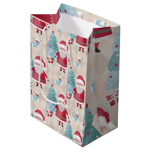 Whimsical Santa Claus en kerstbomen Medium Cadeauzakje (Voorkant Gekanteld)